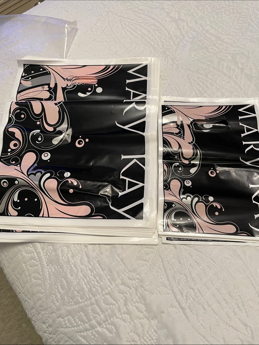 New Lot of 136 MARY KAY Plastic Shopping Bags for Independent Consultants - Picture 3 of 5
